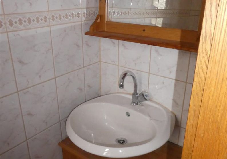 Waschbecken-WC Keller