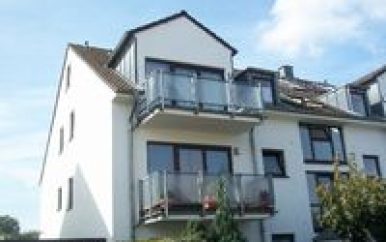 Strassenansicht Dachgeschosswohnung